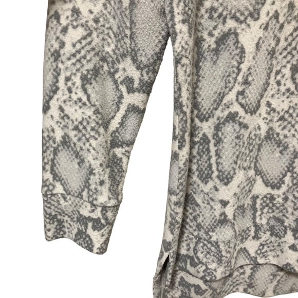 Frank Lyman Design Snakeskin Sweater - Picture 4 of 9